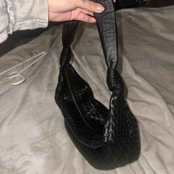 CROSS LEATHER SHOULDER BAG - Picture 3 of 10